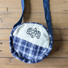 Load image into Gallery viewer, Round sari shoulder bag