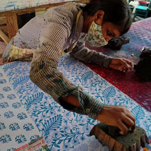 Load image into Gallery viewer, Block - printed organic cotton placemats (set of 2) - Shakti.ism | शक्तिवाद
