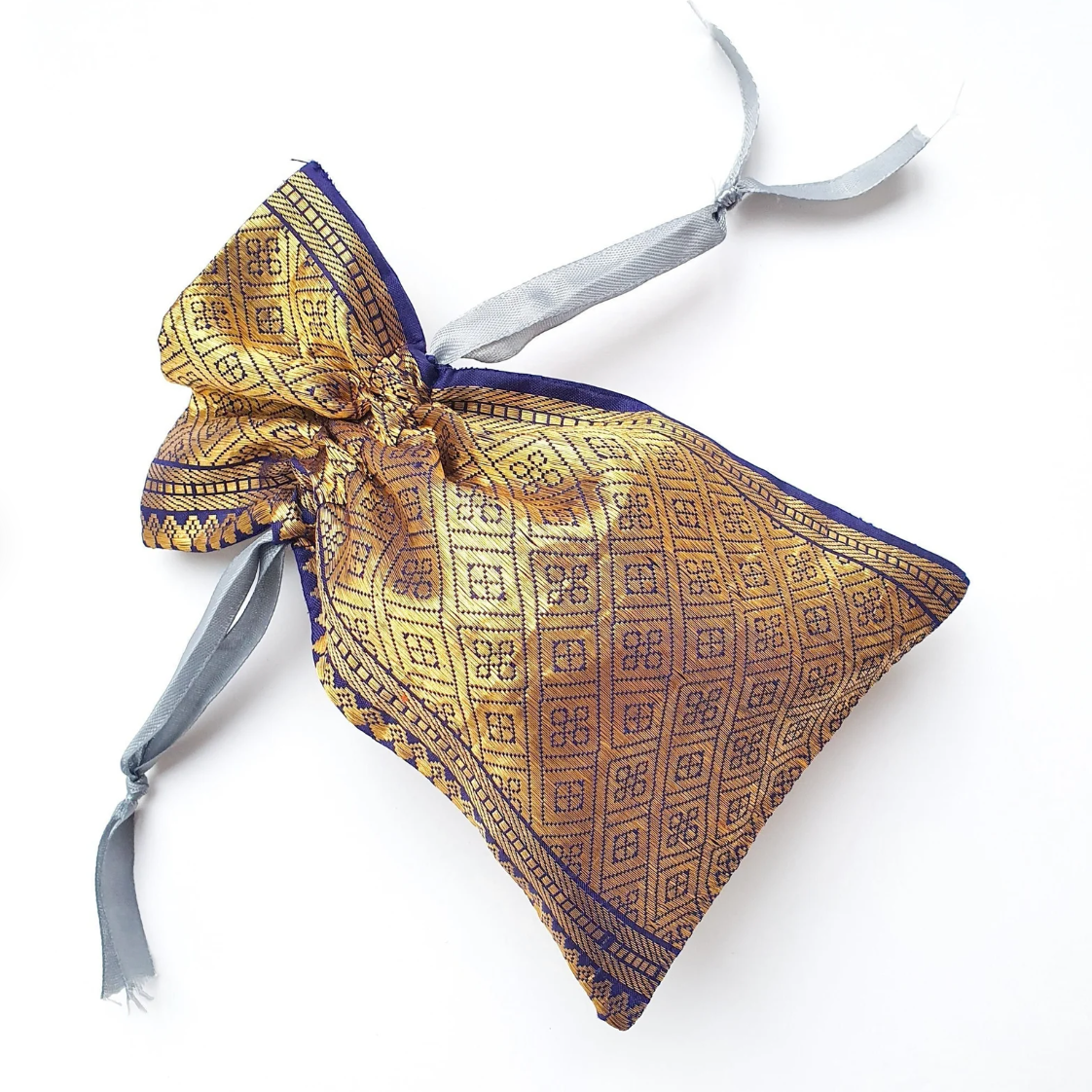 Buy Upcycled Sari Purse and Coin Pouch Handmade From 100% Recycled Online  in India 