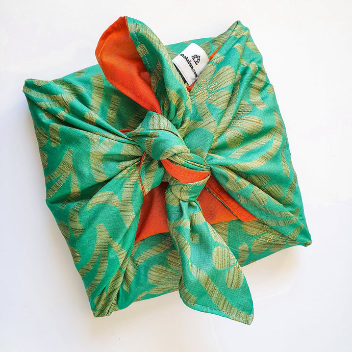 How to (re)use upcycled sari fabric gift wrap