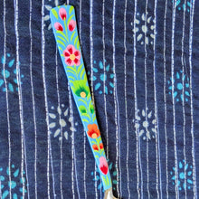 Load image into Gallery viewer, Hand-Painted Stainless Steel Tablespoons with Floral Patterns
