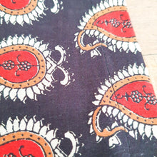 Load image into Gallery viewer, Handwoven block printed table runner, red paisley - Shakti.ism | शक्तिवाद
