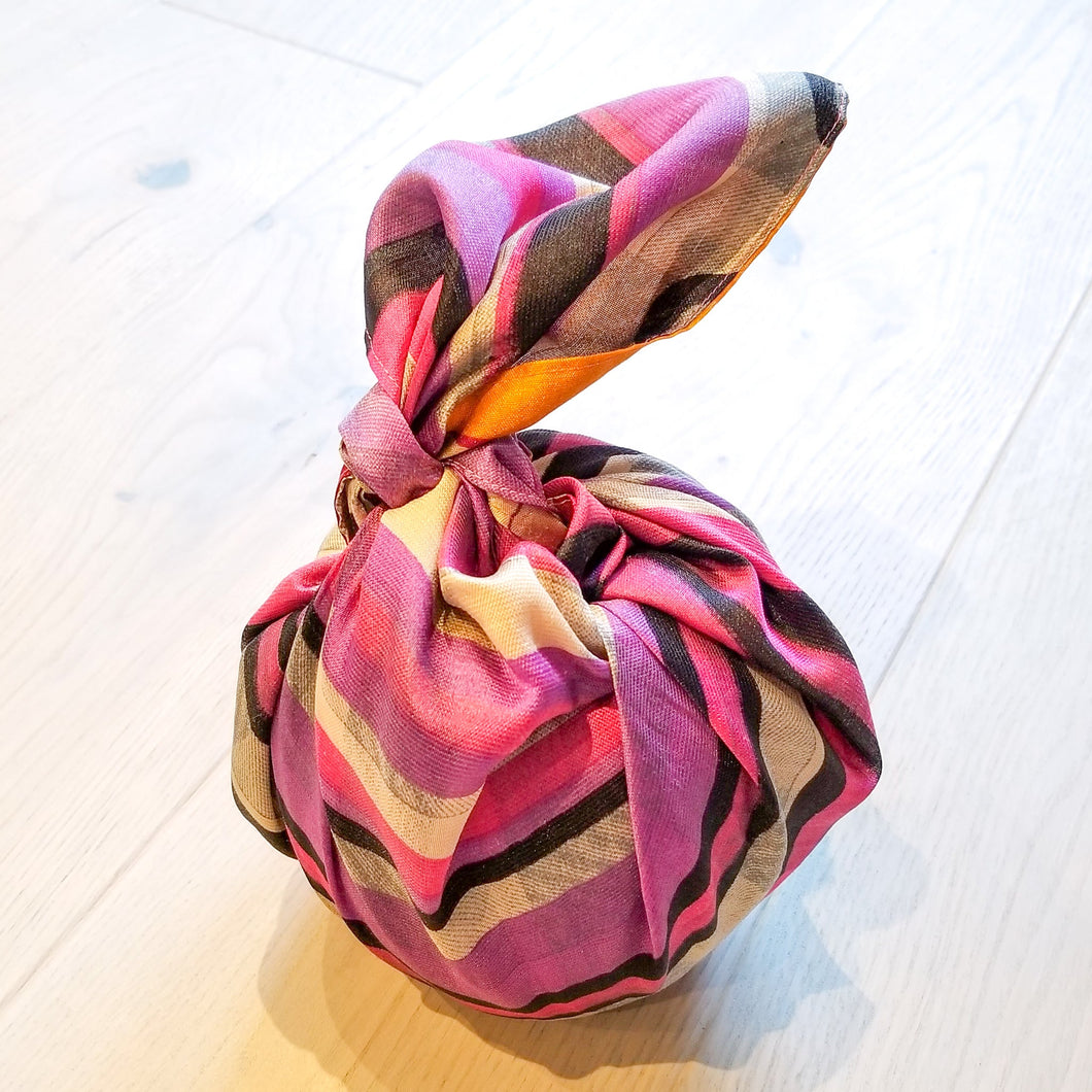 Reusable sari gift wrap, upcycled and reversible - Shakti.ism | शक्तिवाद