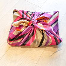 Load image into Gallery viewer, Reusable sari gift wrap, upcycled and reversible - Shakti.ism | शक्तिवाद
